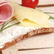 Brot mit fettarmem Schinken.